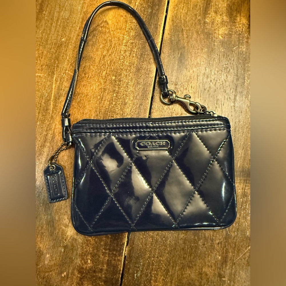 Coach Quilted Patent Leather Wristlet – Navy Blue – poppy